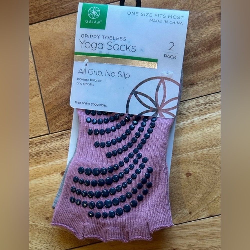 GAIAM Mauve Toeless Grippy Yoga Socks with Black Grip Dots 2 pair